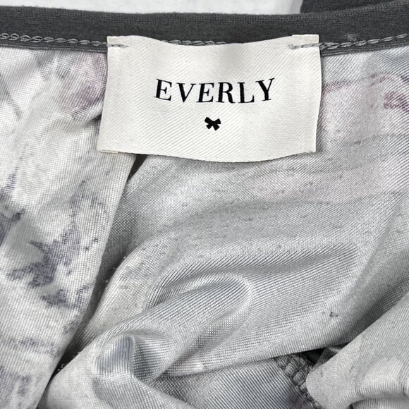 Everly Extra-Soft Floral Keyhole Bell Sleeve Shift with Ruffled Hem Size M - Picture 7 of 8